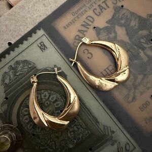10kt solid gold twisted satin polished oblong medium hoop earrings almost 1"